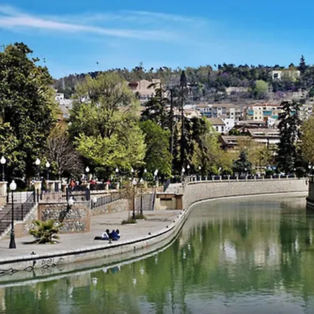 Amplio Y Centrico, Recien Reformado, Calefaccion Central, Jardines, Supermercados, Cafeterias Y Todos Servicios En El Corazon De La Ciudad Apartment Granada