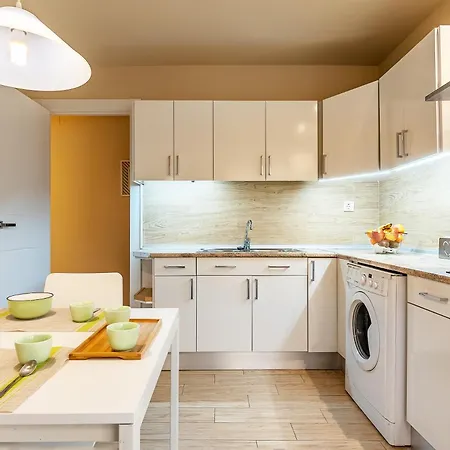 Amplio Y Centrico, Recien Reformado, Calefaccion Central, Jardines, Supermercados, Cafeterias Y Todos Servicios En El Corazon De La Ciudad Apartment *