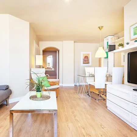 Amplio Y Centrico, Recien Reformado, Calefaccion Central, Jardines, Supermercados, Cafeterias Y Todos Servicios En El Corazon De La Ciudad Apartment Granada